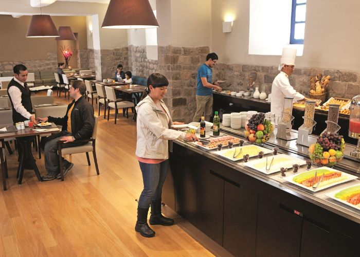 Café da manhã de hotel categoria 4 estrelas