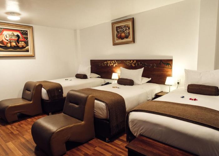 Quarto triplo de hotel categoria 3 estrelas